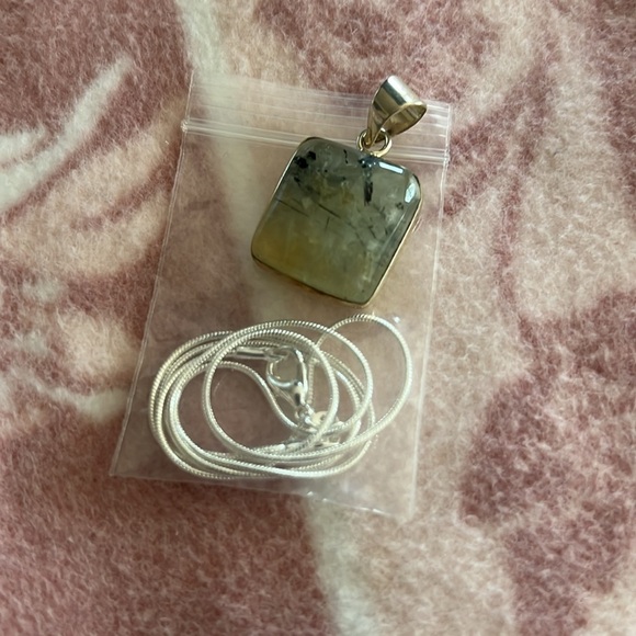 Natural Prehnite Pendant Necklace with Tourmaline Inclusions – 925 chain - Picture 2 of 2